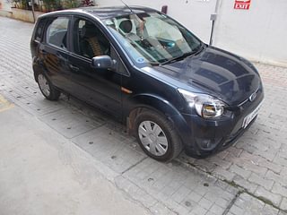 Used 2011 Ford Figo [2010-2015] Duratorq Diesel ZXI 1.4 Diesel Manual exterior RIGHT FRONT CORNER VIEW
