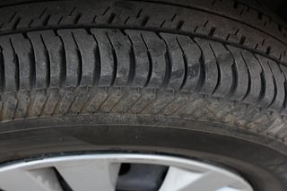 Used 2014 Maruti Suzuki Swift Dzire [2008-2010] VDi Diesel Manual tyres LEFT REAR TYRE RIM VIEW